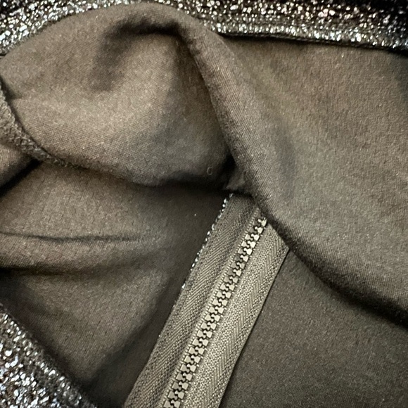 Design Lab Lord & Taylor Sparkling Black and blue Tank cropped Top NWT - Picture 9 of 9